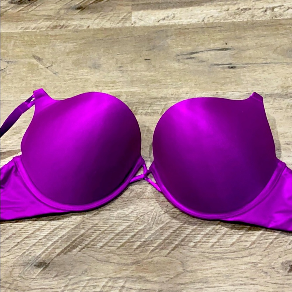 BNWOT Victoria’s Secret Bombshell Bra